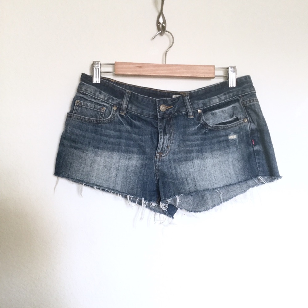 ♦️SOLD♦️PINK Victoria’s Secret Denim Shorts